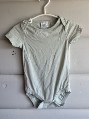 3/$25 Très Beau et Belle Modal Baby Bodysuit Sage Green 6–9M Soft Baby Boy
